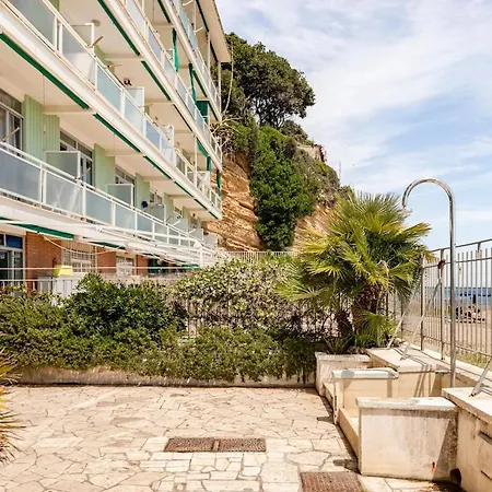 A Window To The Sea דירה