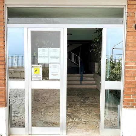 A Window To The Sea דירה