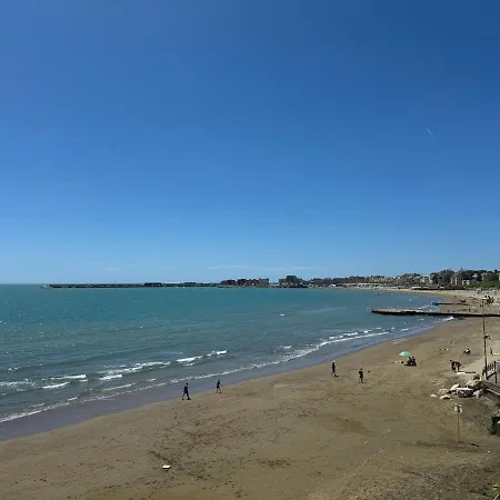 A Window To The Sea דירה